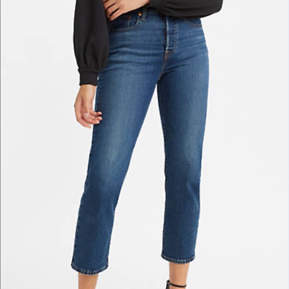 Levi’s High Rise Wedgie Straight Cropped Distressed Cuff